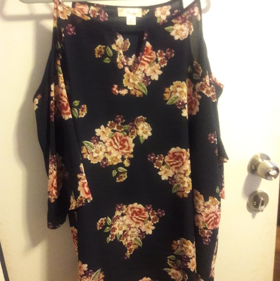 Navy blue w flowers top - Picture 1 of 3
